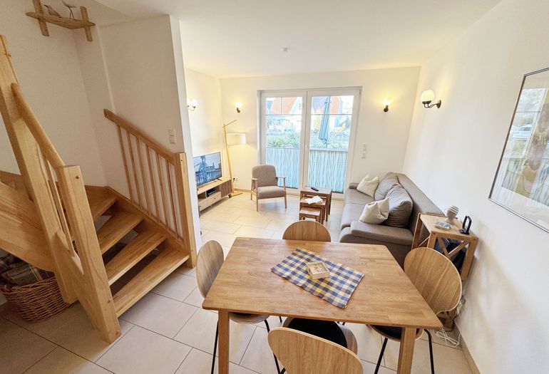 gemütlicher Wohnbereich mit Essplatz