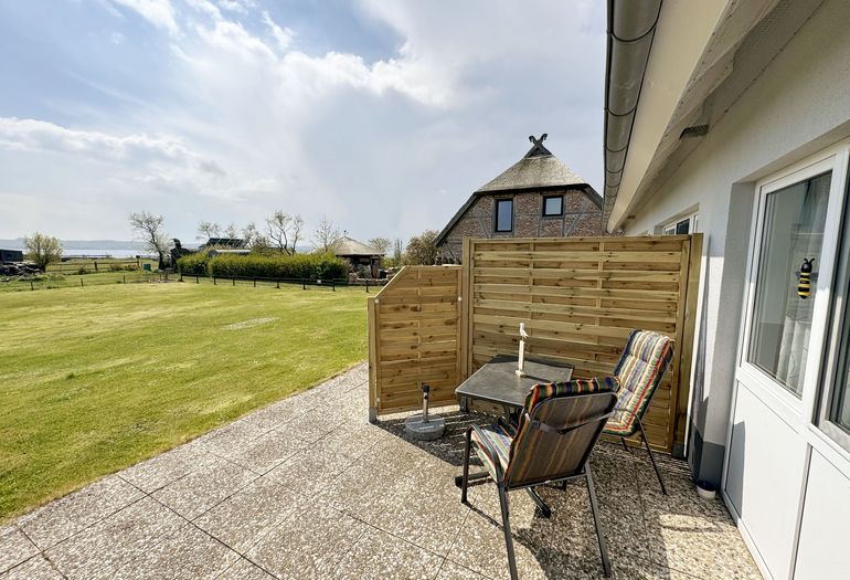 Südterrasse mit Blick zum Bodden