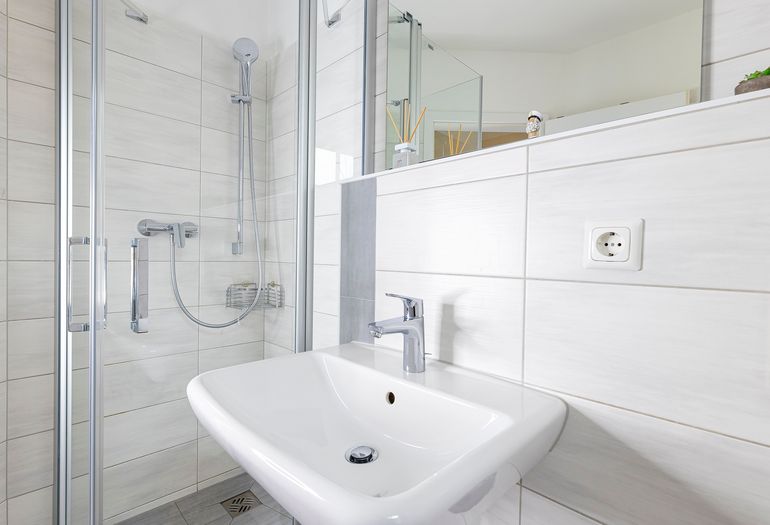 Badezimmer mit Waschbecken