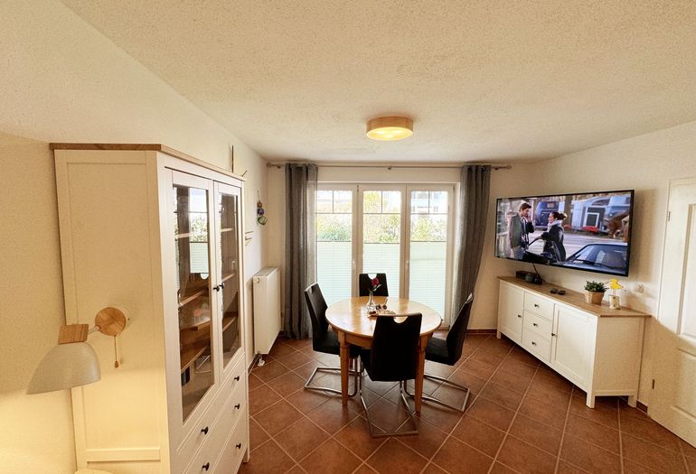 Blick von der Couchecke zum Essplatz