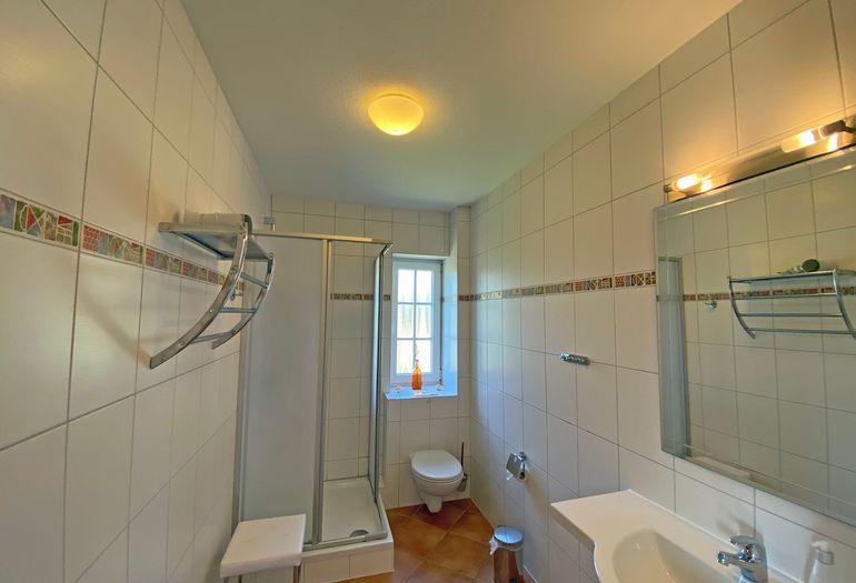 Badezimmer mit Dusche