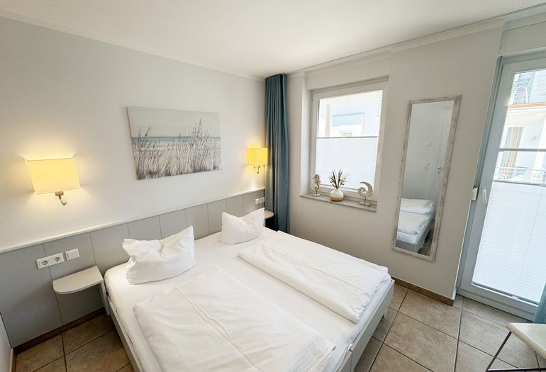 2.Schlafzimmer mit Doppelbett und Nachttischablagen 2.Schlafzimmer mit Doppelbett und Nachttischablagen