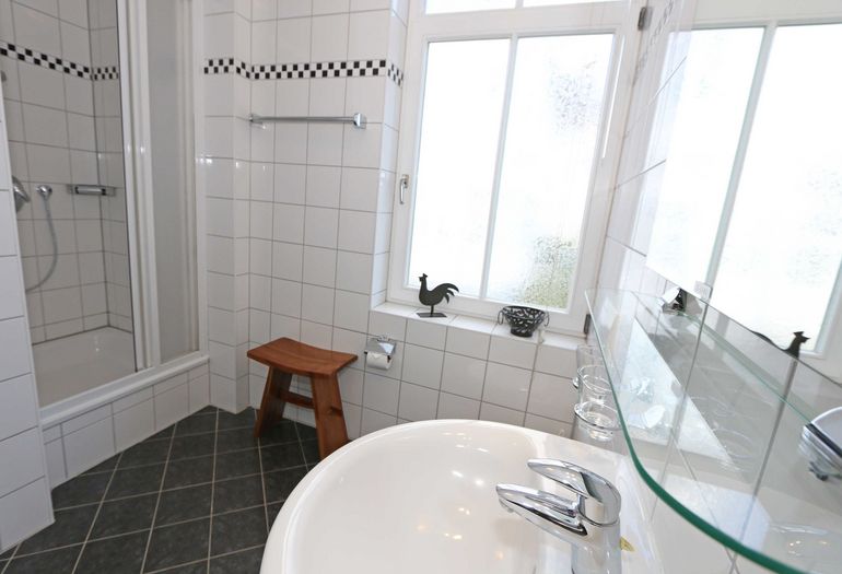 Badezimmer mit Dusche Badezimmer mit Dusche