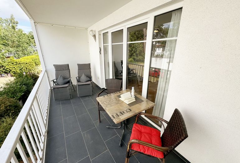 bestuhlter Balkon