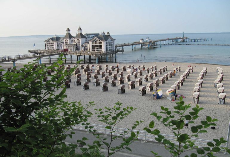 Sandstrand mit Strandkörben Sandstrand mit Strandkörben