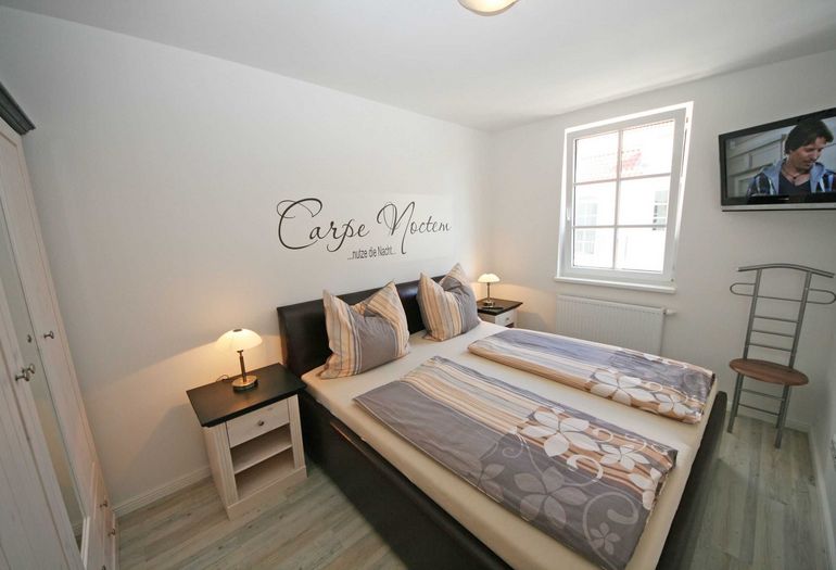 Schlafzimmer mit Doppelbett