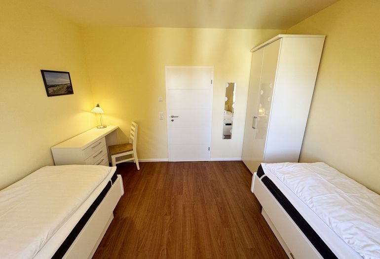 helles und freundliches 2. Schlafzimmer