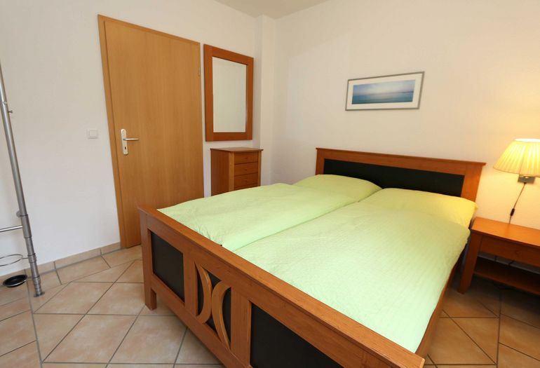 Schlafzimmer mit Doppelbett
