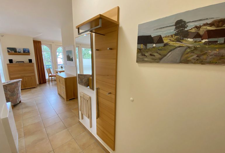 kleiner Flur mit Garderobe