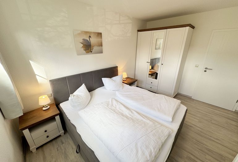 Schlafzimmer mit Doppelbett