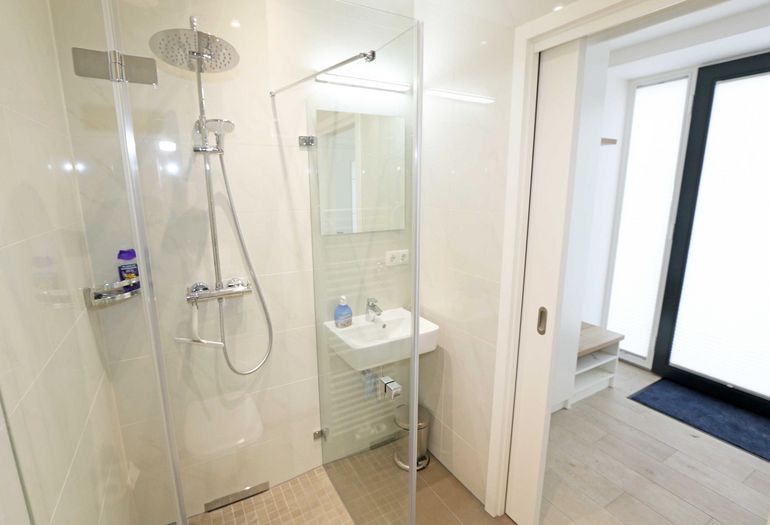 Badezimmer mit Dusche