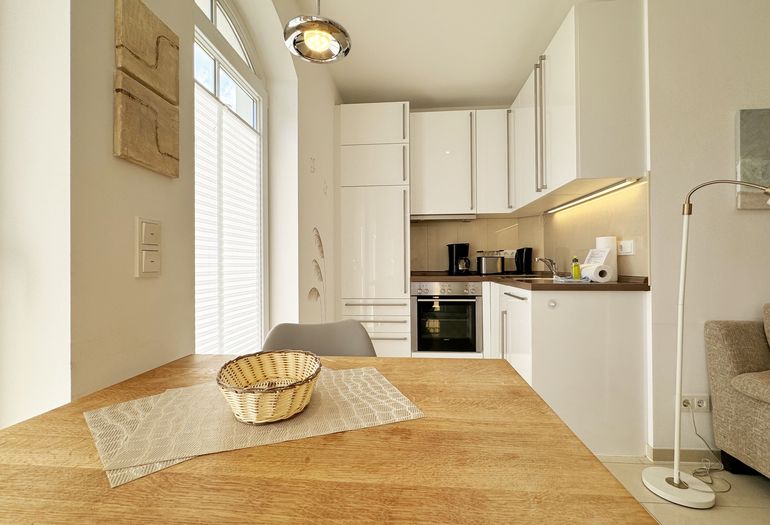 Kurparkresidenz Baabe WE 13 - Blick vom Esstisch auf die Küchenzeile Kurparkresidenz Baabe WE 13 - Blick vom Esstisch auf die Küchenzeile