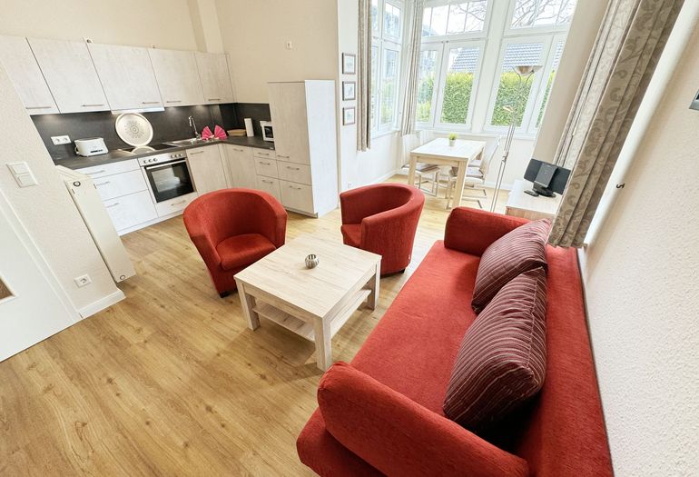 Wohnbereich mit Aufbettungsmöglichkeit Wohnbereich mit Aufbettungsmöglichkeit