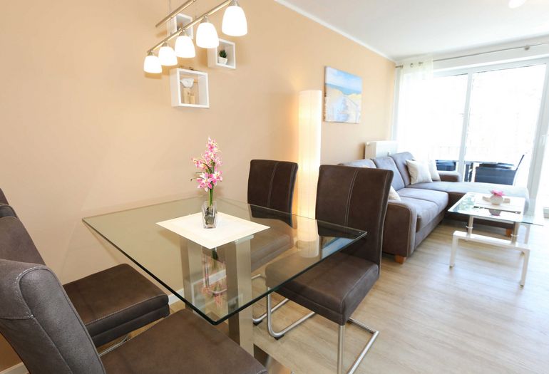 Esstisch für gemeinsames Essen Esstisch für gemeinsames Essen