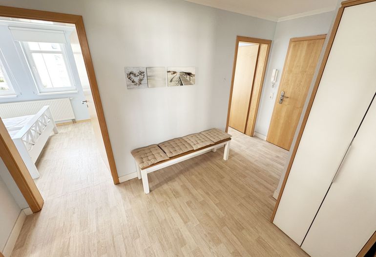 Eingangsbereich mit Sitzbank