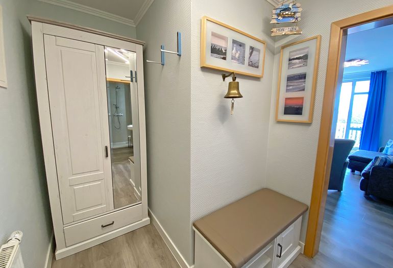 Flur mit kleinem Schrank Flur mit kleinem Schrank