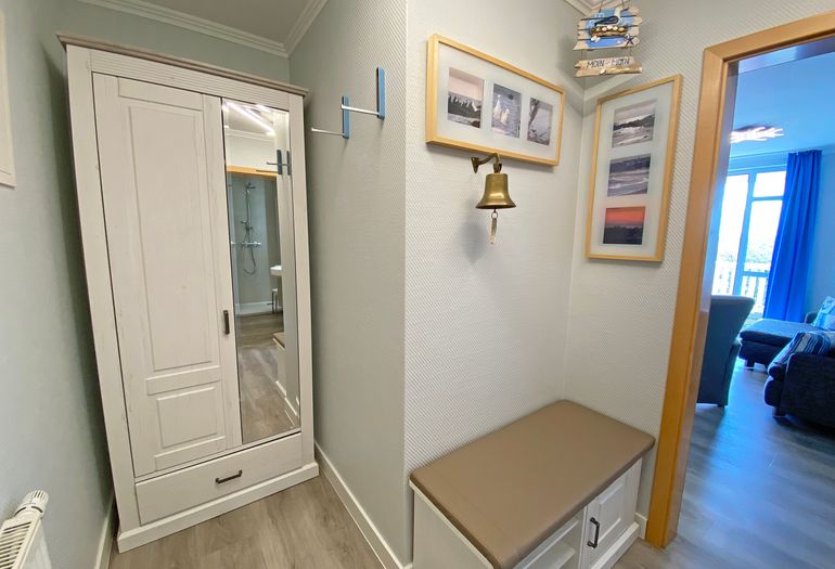 Flur mit kleinem Schrank