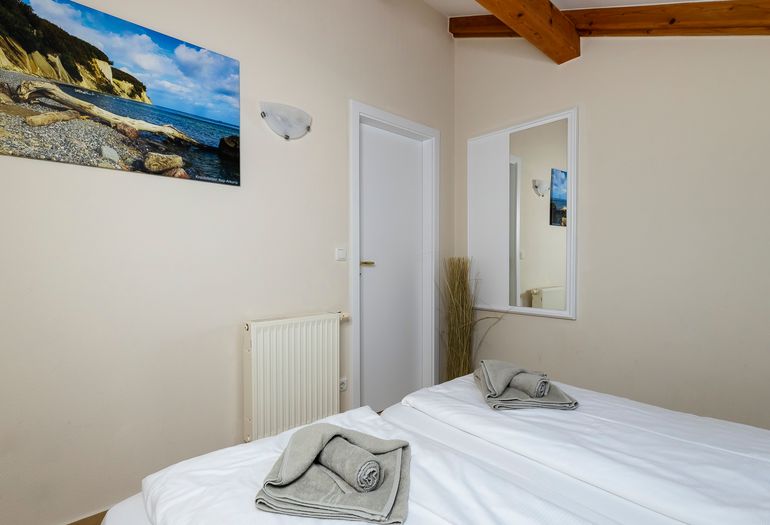 1. Schlafzimmer mit Kleiderschrank 1. Schlafzimmer mit Kleiderschrank