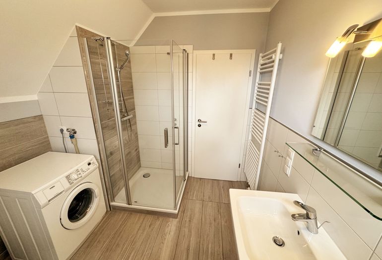 Ferienhaus Ilsebill - oberes Bad mit Waschmaschine Ferienhaus Ilsebill - oberes Bad mit Waschmaschine