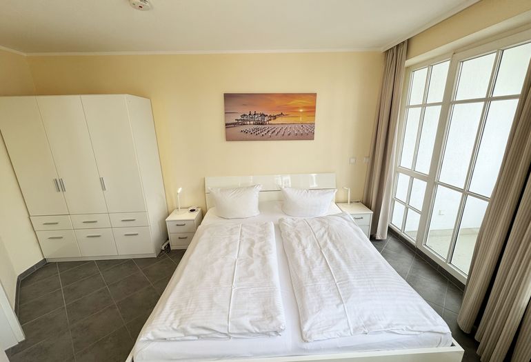 Schlafzimmer mit Doppelbett