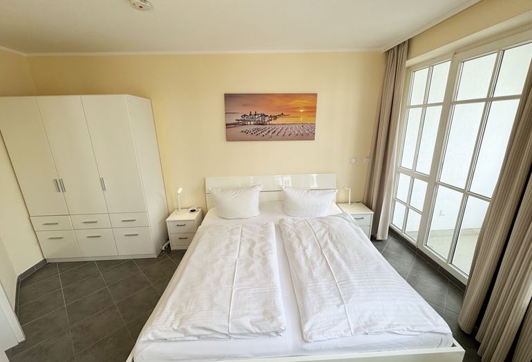 Schlafzimmer mit Doppelbett