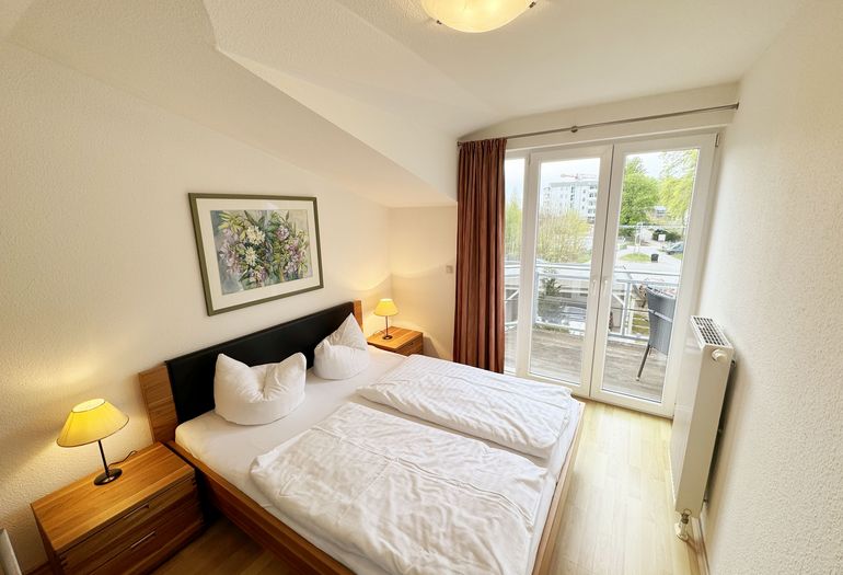 Schlafzimmer mit Laminat