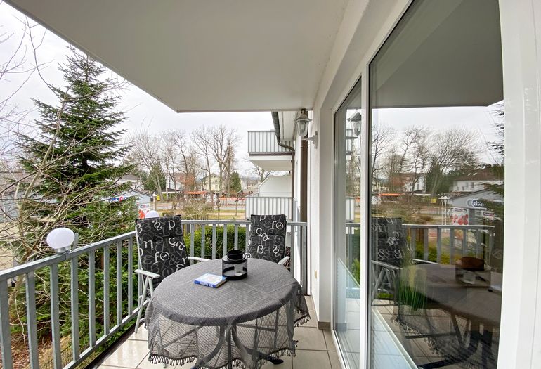bestuhlter Balkon