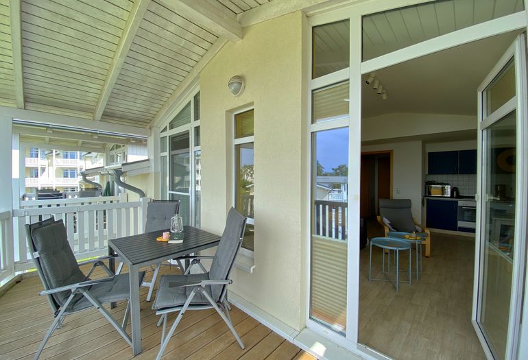 bestuhlter Balkon