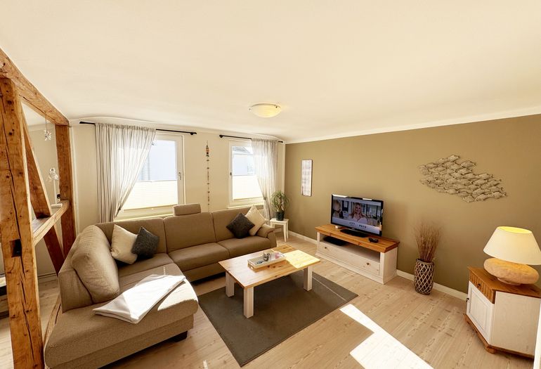 großzügiger Wohnbereich großzügiger Wohnbereich