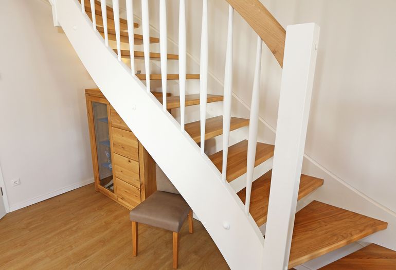 Treppe zu dem Obergeschoss