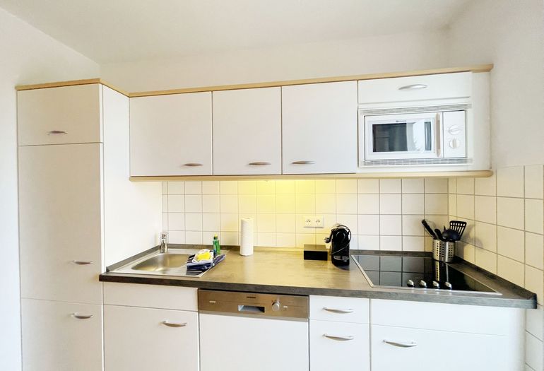 Küchenzeile mit Geschirrspüler