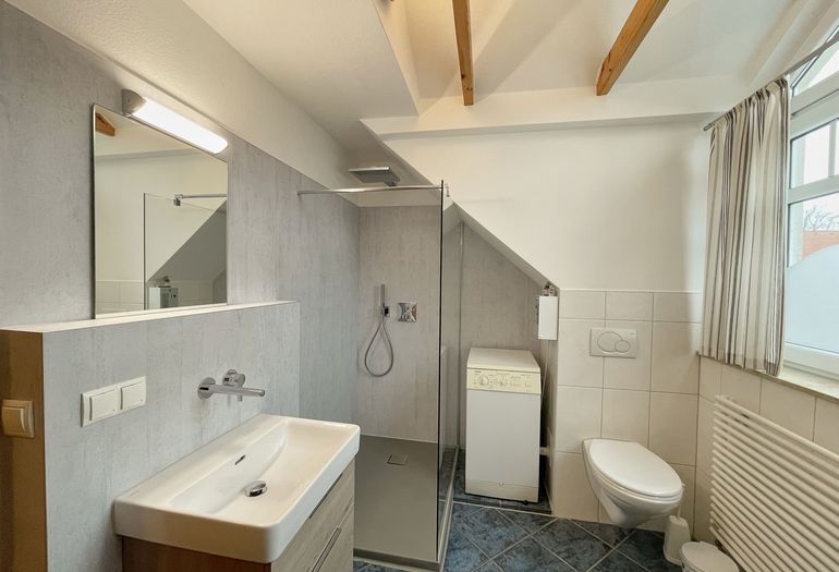 Badezimmer mit Dusche