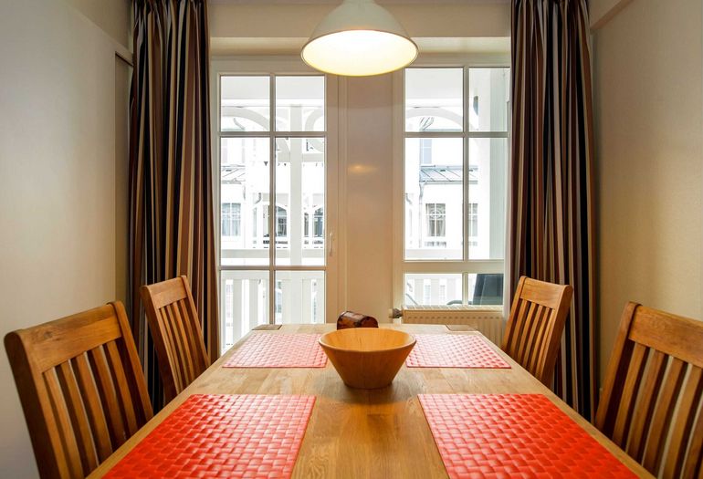 Esstisch für vier Personen Esstisch für vier Personen