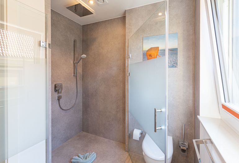 Badezimmer mit Dusche
