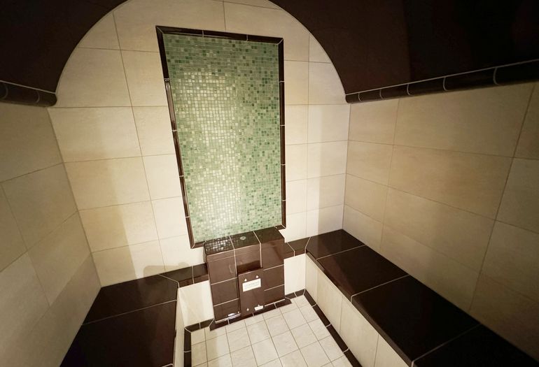 Wellnessbereich (Dampfsauna) in der Villa Rosa Wellnessbereich (Dampfsauna) in der Villa Rosa