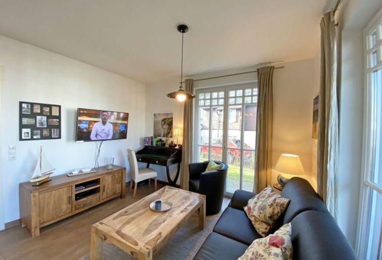 Wohnzimmer mit Ledercouch und TV Wohnzimmer mit Ledercouch und TV