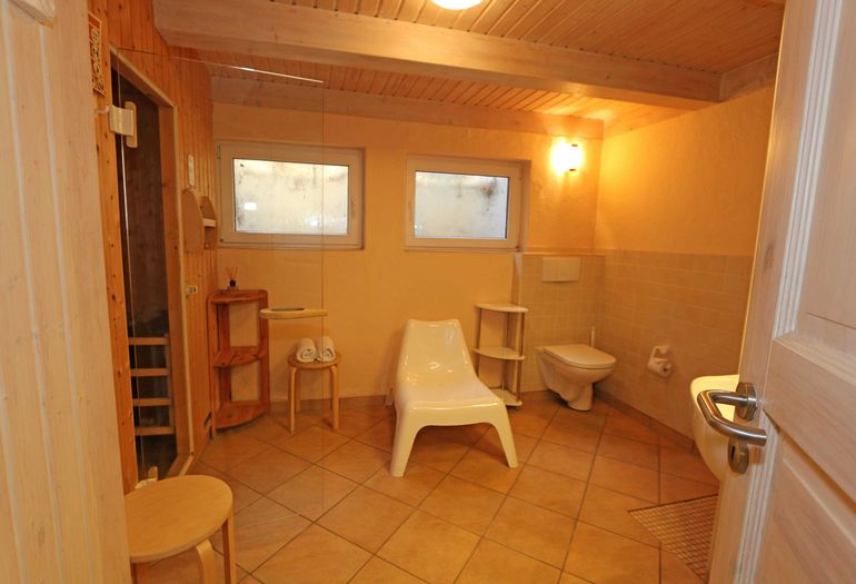 2. Duschbad mit Sauna 2. Duschbad mit Sauna