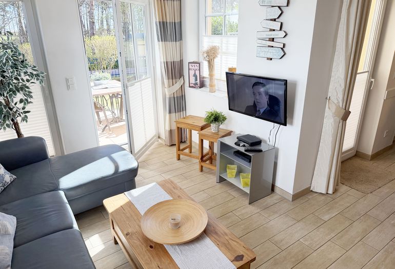 Wohnbereich mit Smart-TV Wohnbereich mit Smart-TV