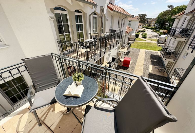 bestuhlter Balkon