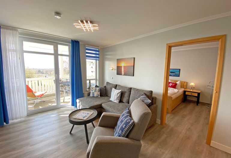 Wohnzimmer mit Blick auf den Balkon Wohnzimmer mit Blick auf den Balkon