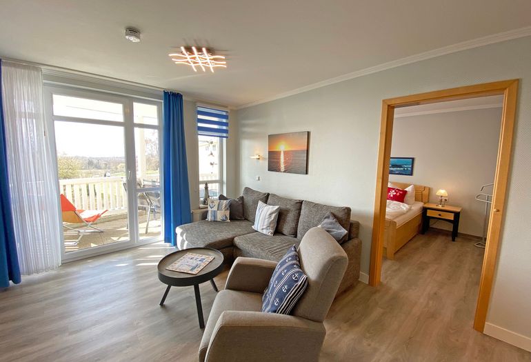 Wohnzimmer mit Blick auf den Balkon Wohnzimmer mit Blick auf den Balkon