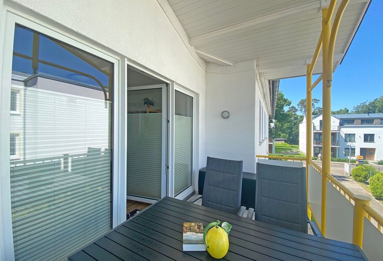 bestuhlter Balkon
