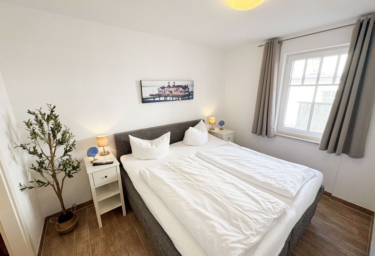 1. Schlafzimmer mit Boxspringbett 1. Schlafzimmer mit Boxspringbett