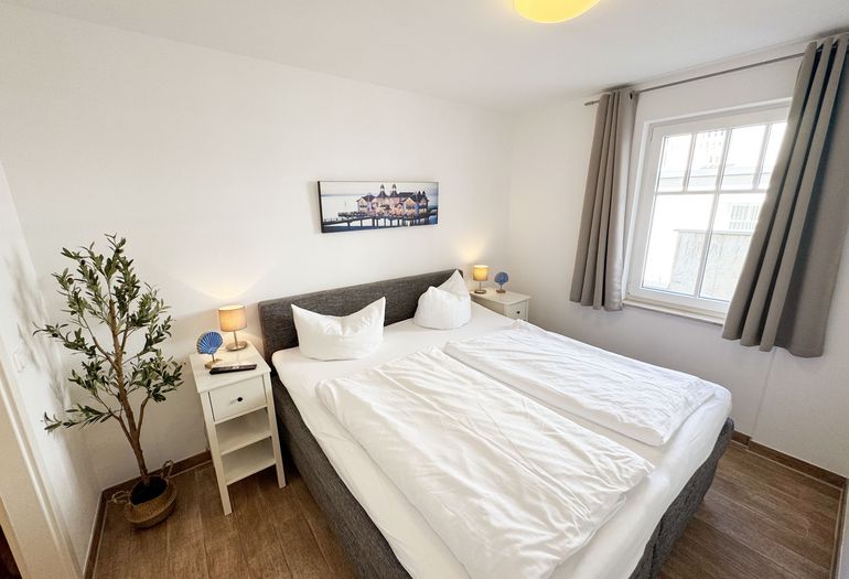 1. Schlafzimmer mit Boxspringbett 1. Schlafzimmer mit Boxspringbett