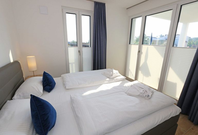 helles und freundliches Schlafzimmer