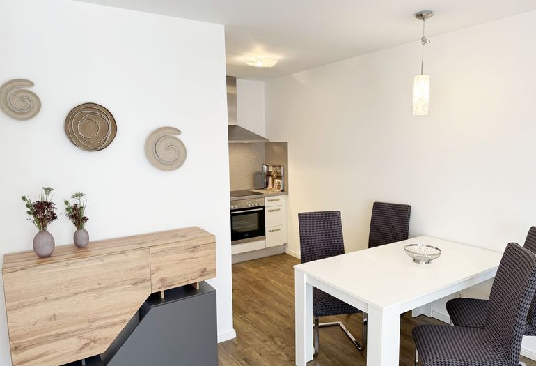 moderne Küchenzeile mit Essbereich moderne Küchenzeile mit Essbereich