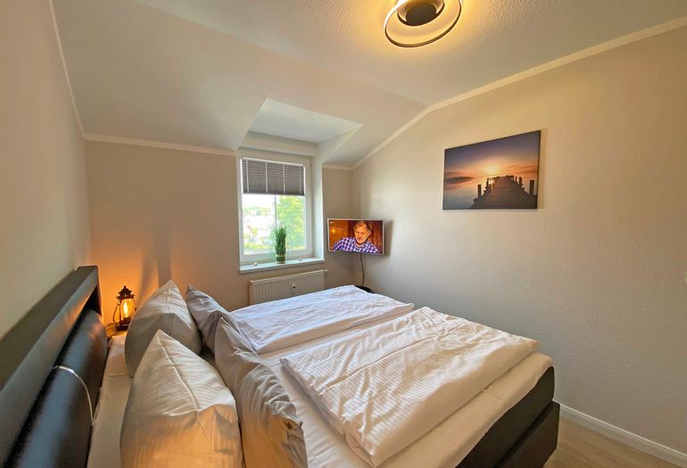 1. Schlafzimmer mit TV 1. Schlafzimmer mit TV