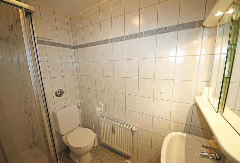 Badezimmer mit Dusche Badezimmer mit Dusche