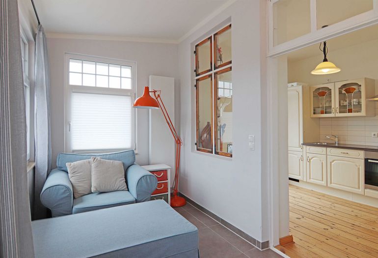 Küchenbereich und kleine Couch