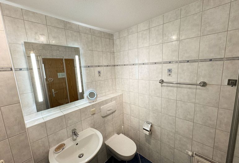 Haus an der Düne WE 06 Waschtisch und WC Haus an der Düne WE 06 Waschtisch und WC